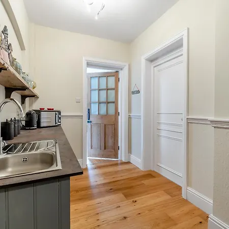 Holiday home The Old School