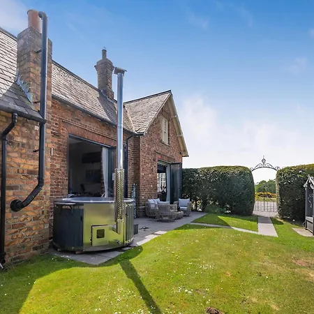 Holiday home The Old School *