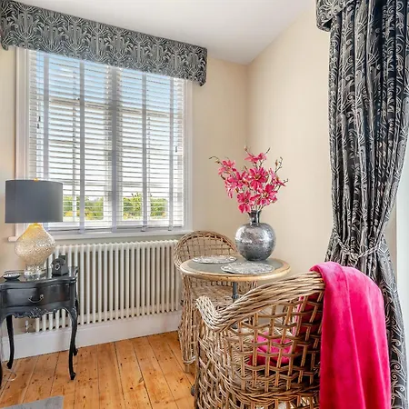 度假居 The Old School